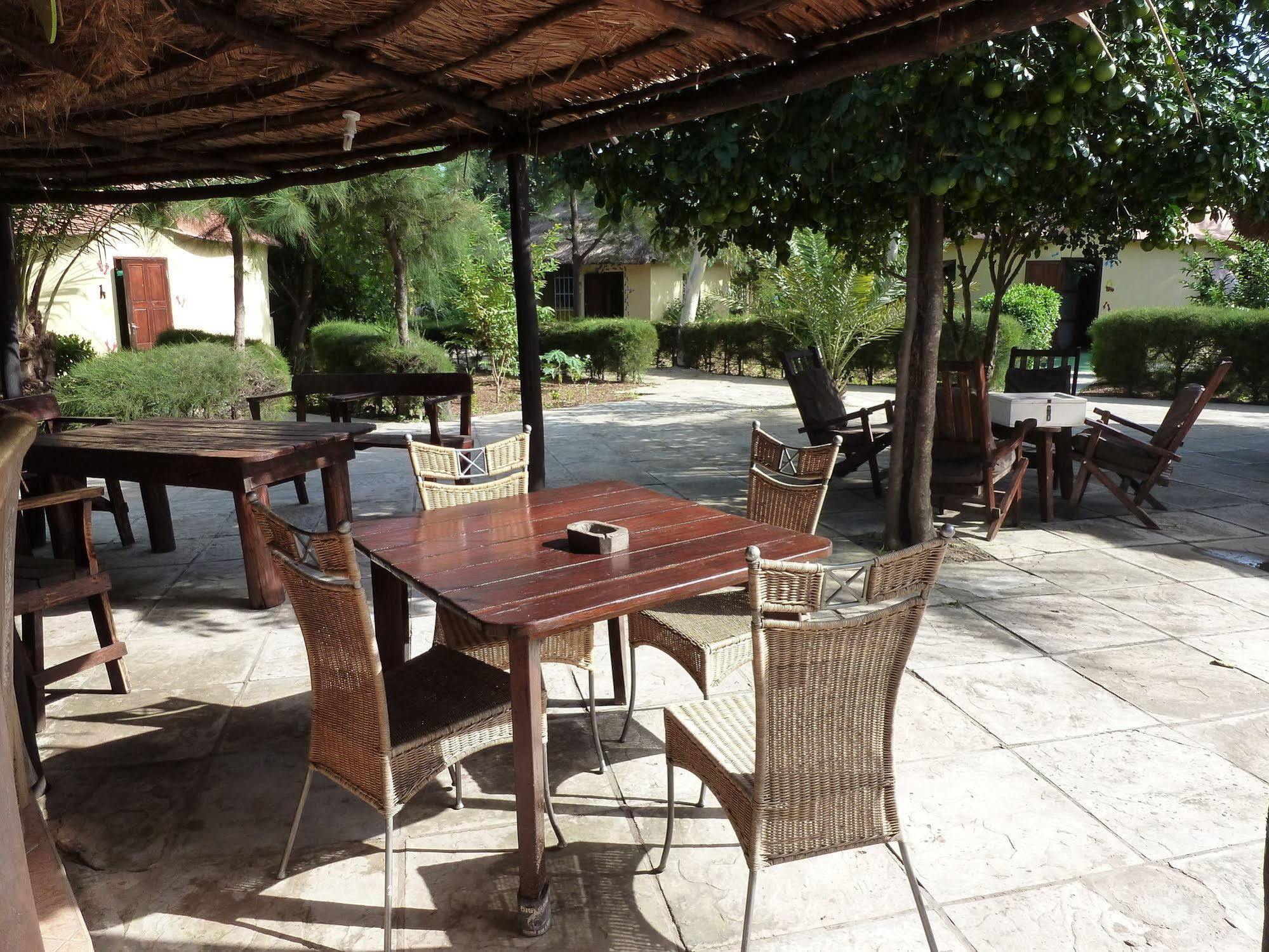 Footsteps Eco-Lodge Gunjur Exterior foto