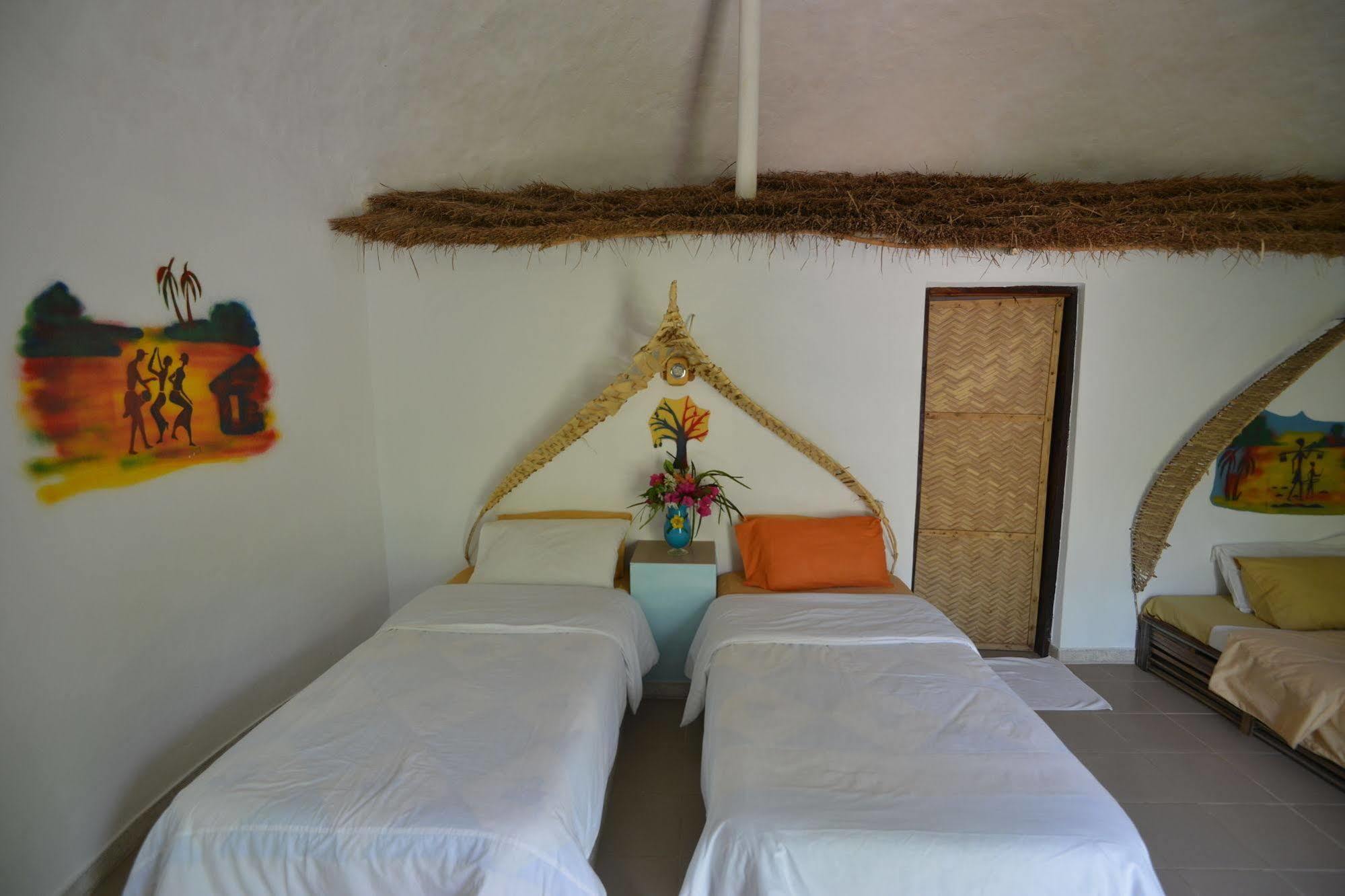Footsteps Eco-Lodge Gunjur Exterior foto