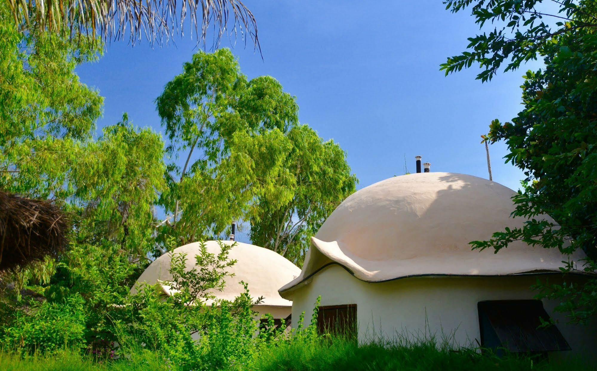 Footsteps Eco-Lodge Gunjur Exterior foto